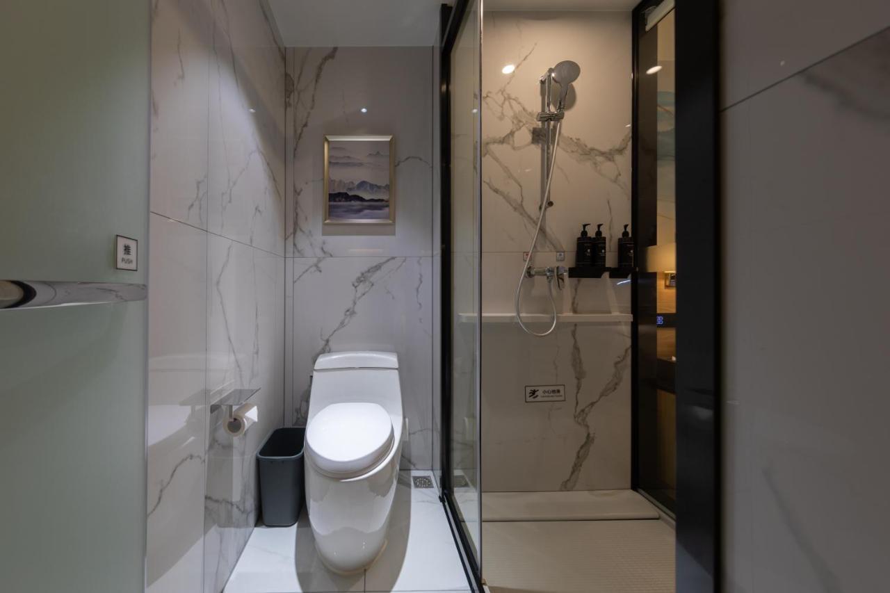 Ausotel By Argyle Baiyun International Airport Renhe Metro Exit B Guangzhou Exteriör bild